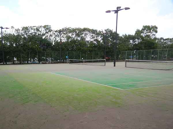 人工芝のテニスコート