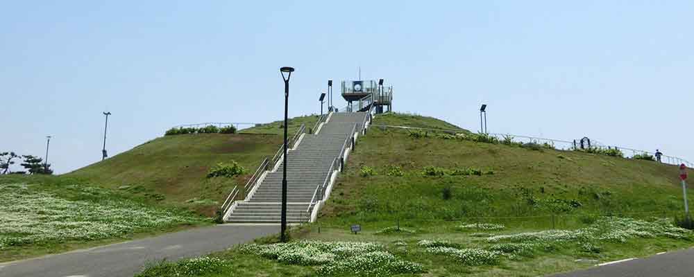 高洲海浜公園の丘に作られた展望台