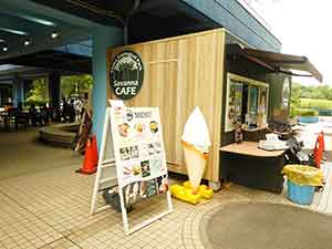 サバンナカフェの販売口とメニュー看板