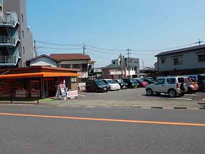 成田山付近の私営駐車場