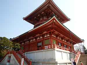 壮大な平和の大塔