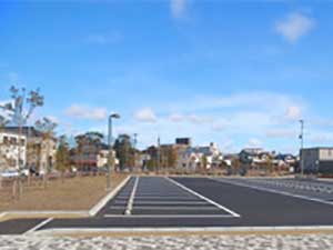 整備された大型駐車場
