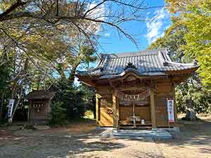 六所神社の拝殿