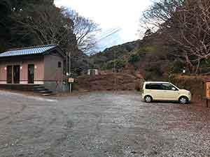 小松寺の駐車場とトイレ